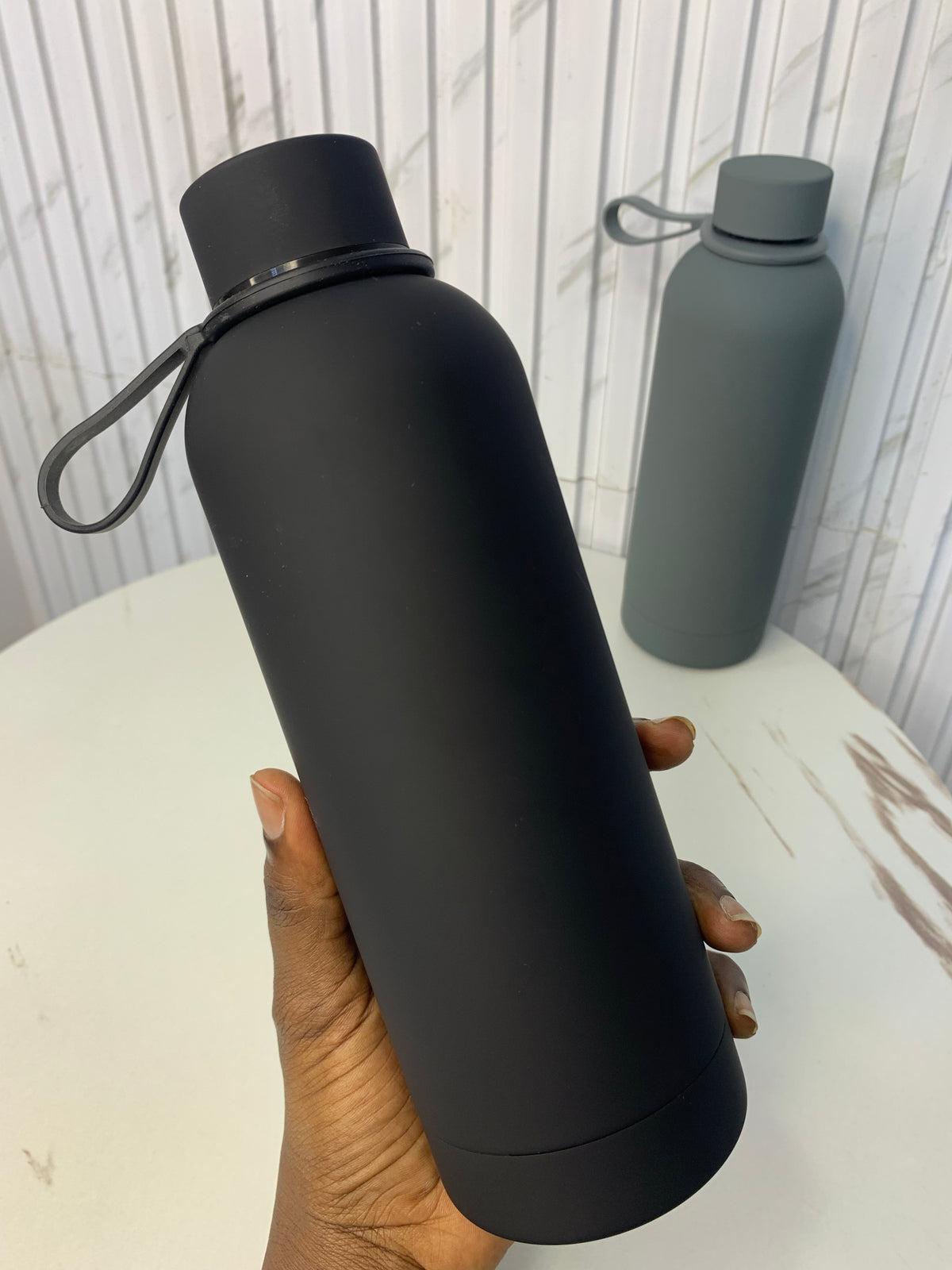 Bouteille isotherme pour boissons chaudes et froides