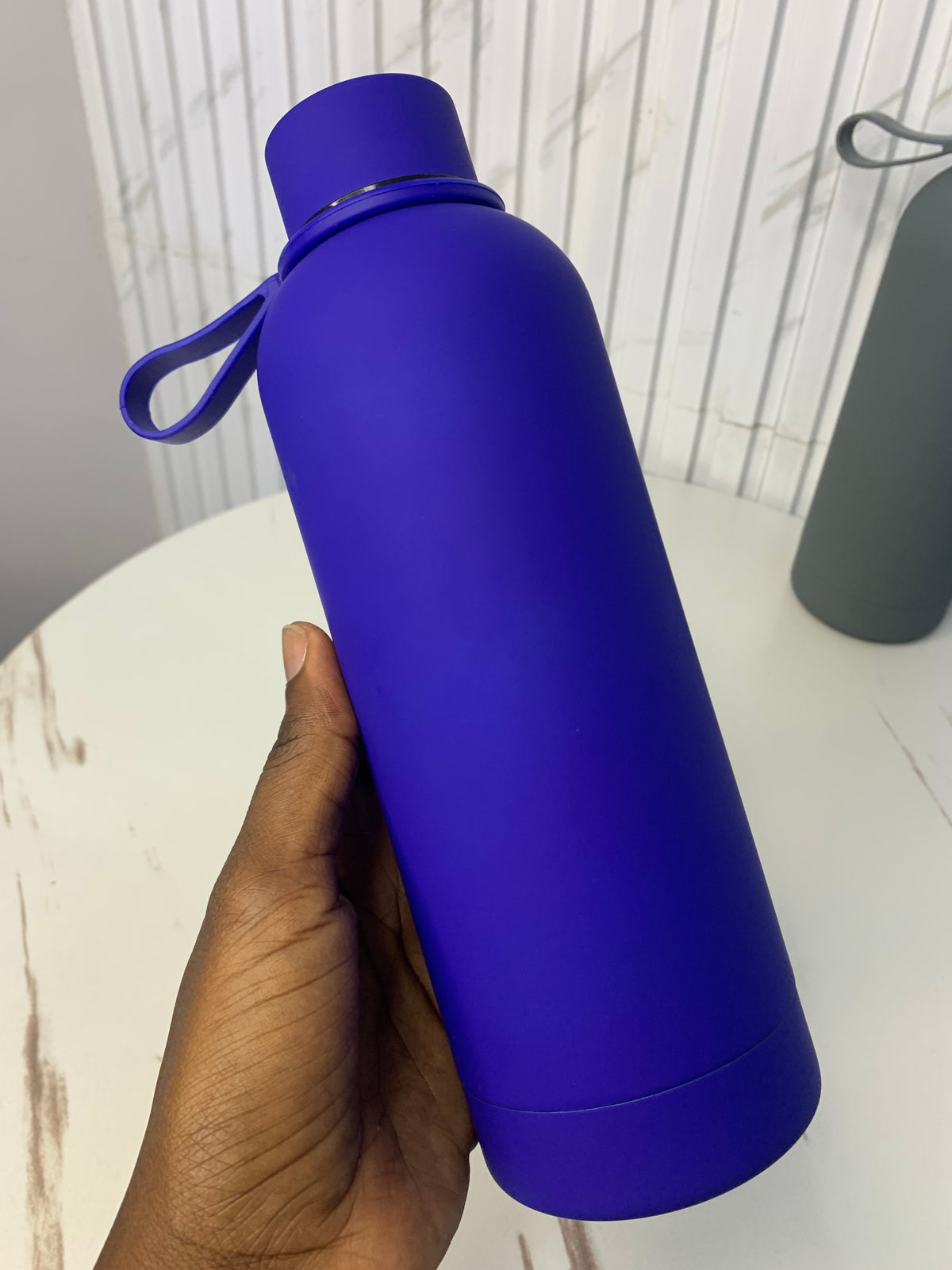 Bouteille isotherme pour boissons chaudes et froides
